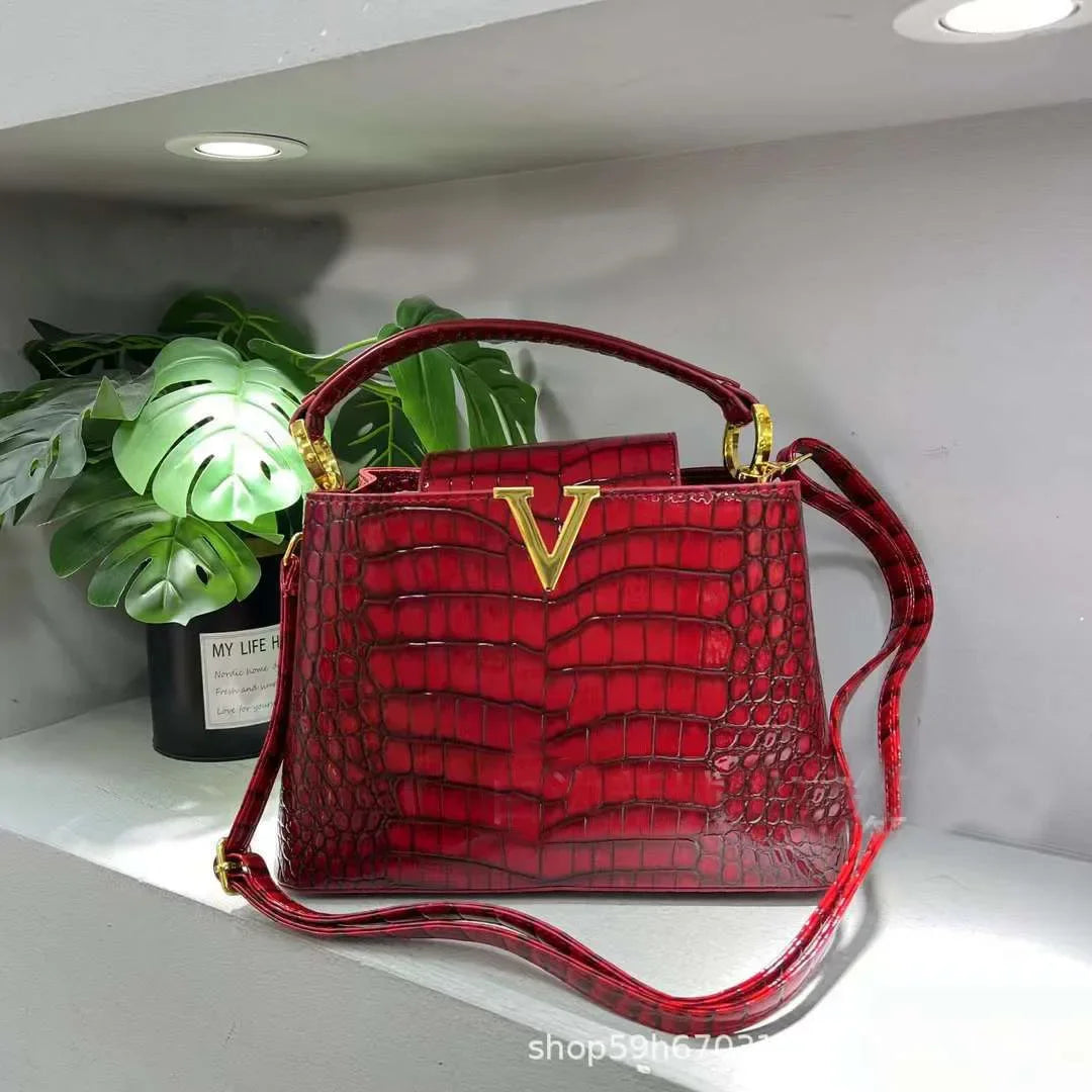 26x10x18cm Women’s Clutch Bag — Designer Crossbody & Shoulder Handbag, Travel Tote Purse