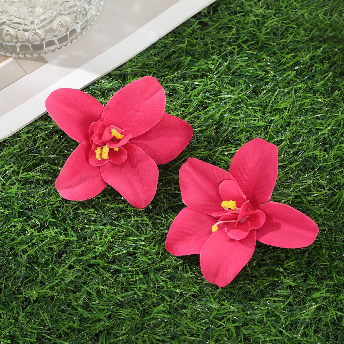 Simulated Orchid Flower Hairpins β White & Pink Hair Clips for Women, Summer Travel Seaside Fashion Headwear