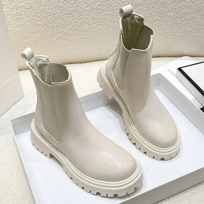 Women’s 2024 Thick-Soled Winter Boots – Comfortable Elegant Autumn Short Outdoor Shoes
