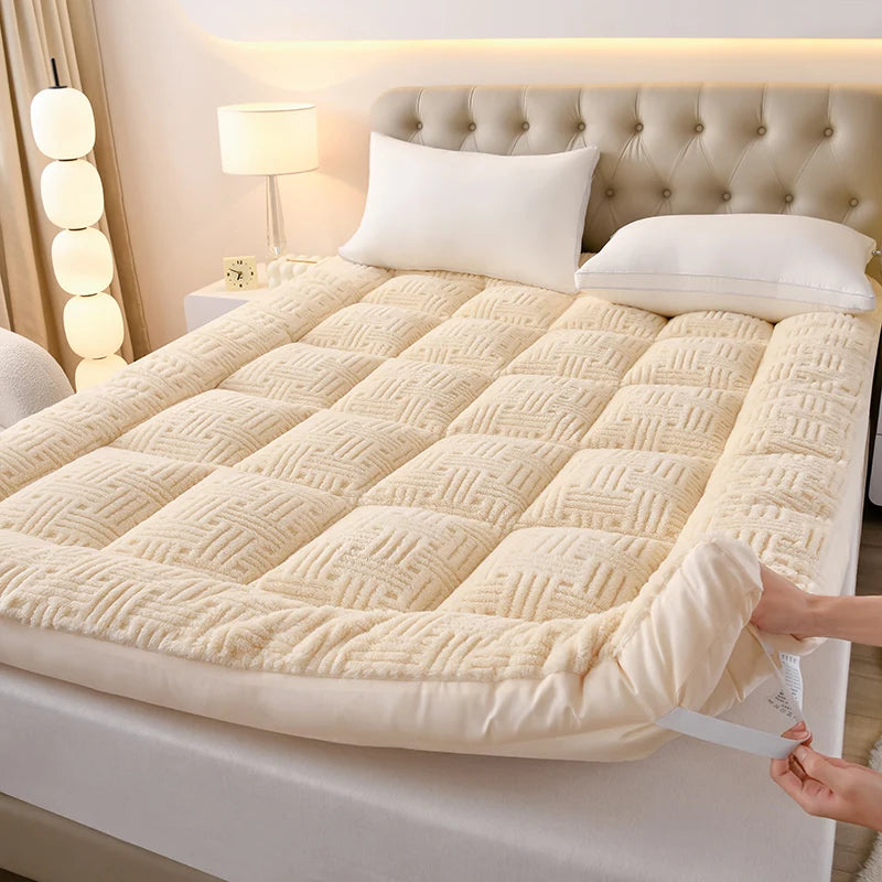 Fluffy Fleece Mattress Topper - Extra Thick Warm Plush Mattress Pad for Winter, Queen Size Folding Camping Mat
