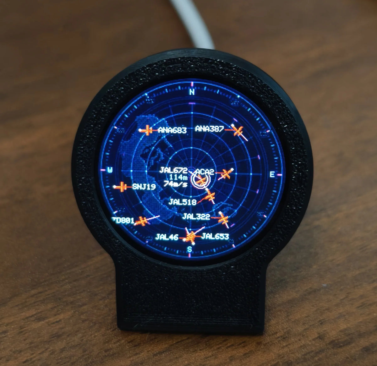 USB-C DeskRadar ADS-B Flight Tracker - Live Aircraft Tracking Gadget with Sonar Grid Display & 3D-Printed Case Decor