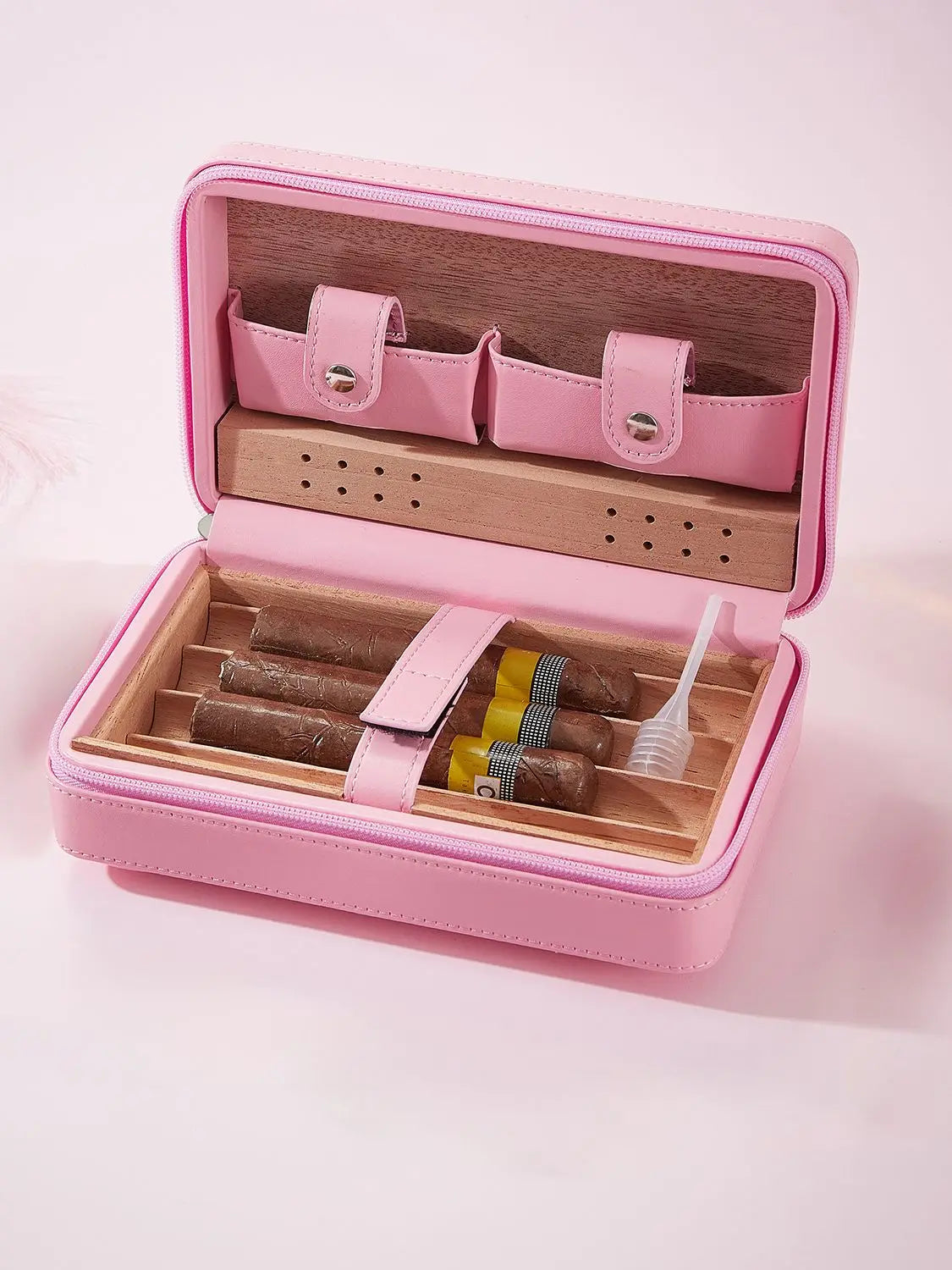 Cedarwood Cigar Case – Portable Leather Cigar Box for 4 Cigars, Humidor Kit with Humidifying Holder & Accessories