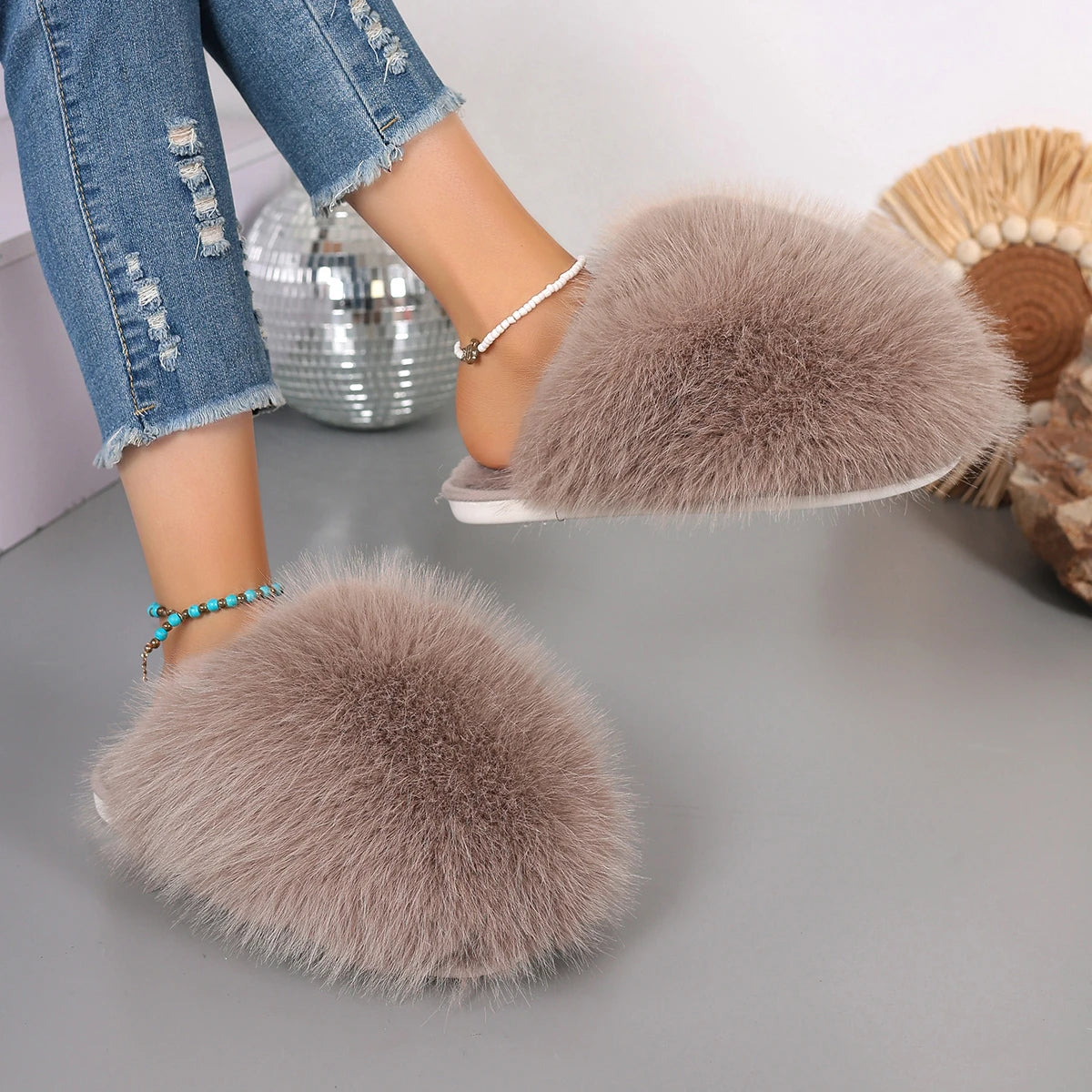 Women’s Winter Fashion Fur Slippers – Fluffy Plush Luxury Outdoor Non-Slip Flat Slides