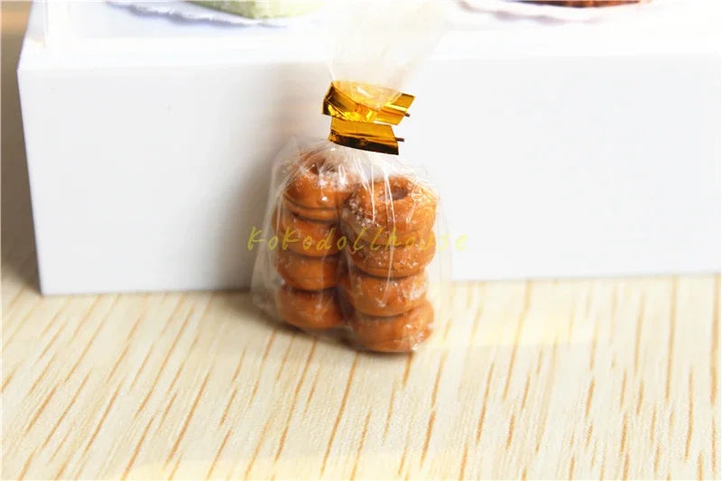1/12 Miniature Dollhouse Cake β Pretend Play Dessert Toy for Blythe & BJD Dolls