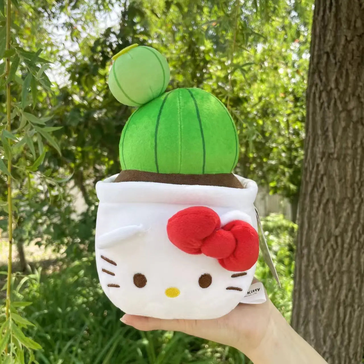 23CM Hello Kitty Plush Toy – Soft Stuffed Animal with Flower Bouquet, Perfect Christmas, Birthday & Graduation Gift