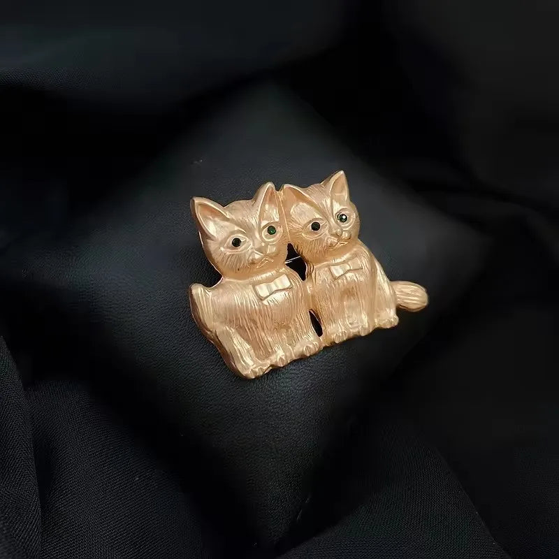 Women's Fashion Cat Brooch Pin - Cute Animal Jewelry Accessory for Clothing, Bags & Stylish Decor