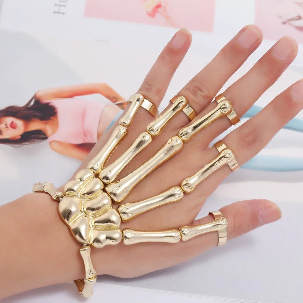 Punk Ghost Skeleton Hand Bracelet – Exaggerated Retro Halloween Skeleton Charm Wristband, Gothic Fashion Cross-Border Jewelry Accessory