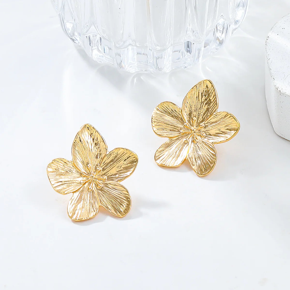 2PC Women's Trendy Stainless Steel Flower Earrings – Fashionable Outdoor Travel & Party Gifts
