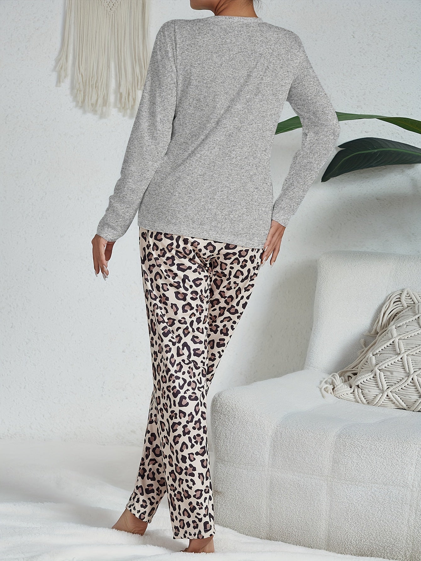 Leopard Print Long Sleeve Pajama Set with Heart Pattern – Women's Cozy Sleepwear
