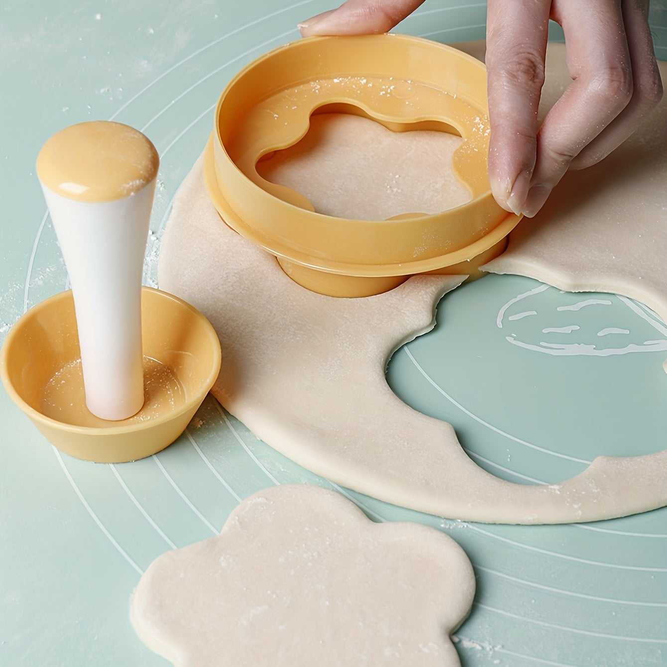 Buy 1 Get 1 Free - Flower-Shaped Pastry Cutter and Tart Tamper Set (2 pcs) - Premium Baking Tools for Tarts, Cookies, and Biscuits