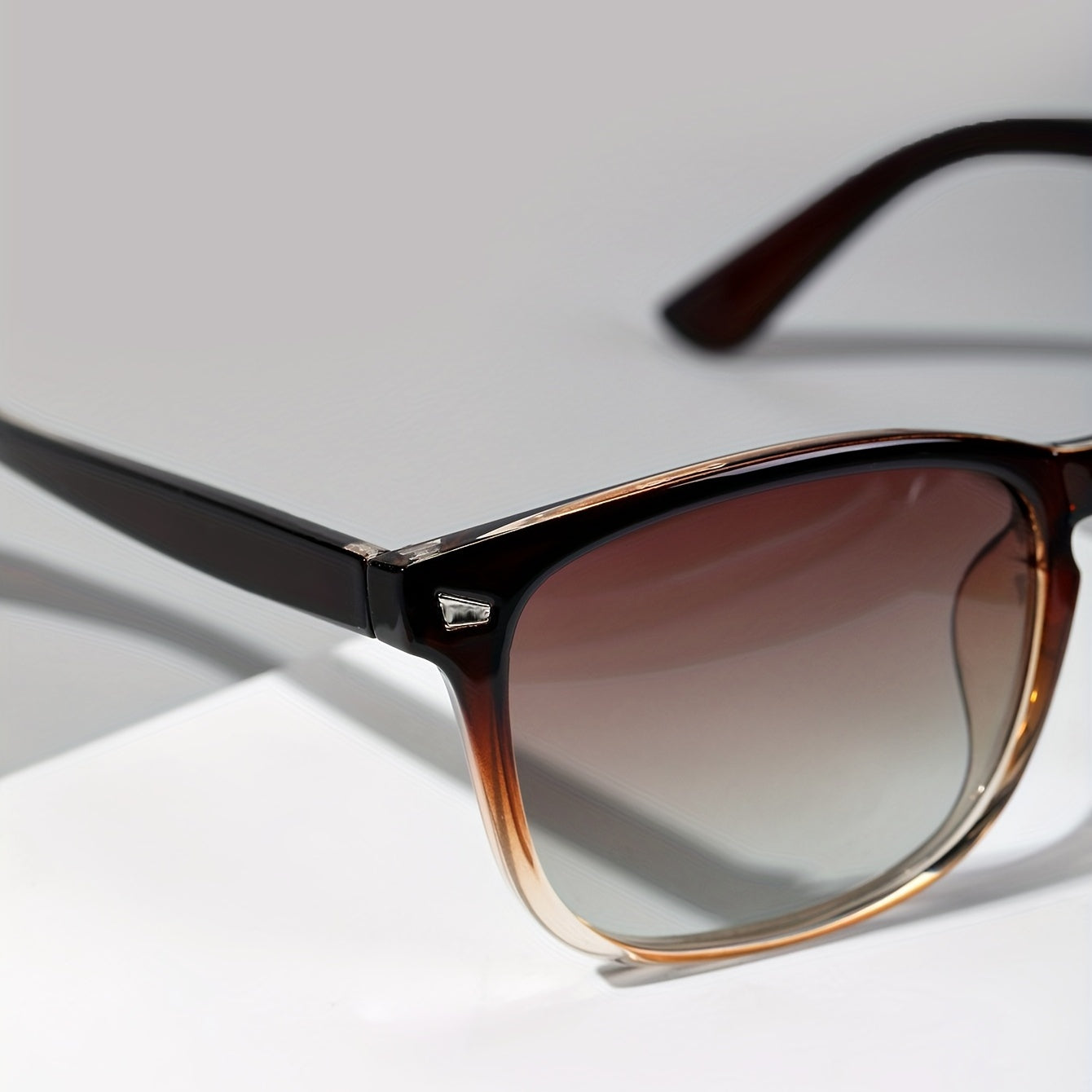 Retro Polarized Unisex Driving Glasses - Stylish Sunglasses for Clear Vision
