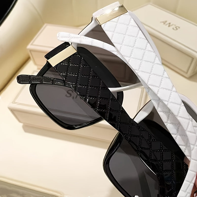 Ladies Fashion Outdoor Travel Street Style - Trendy Personality Apparel for Every Adventure