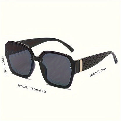 Ladies Fashion Outdoor Travel Street Style - Trendy Personality Apparel for Every Adventure