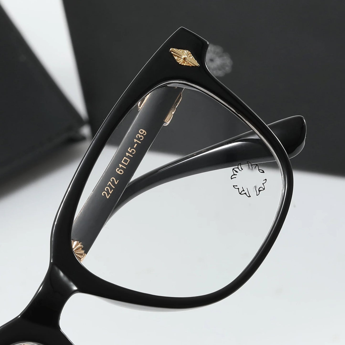 O-Q CLUB Reading Glasses for Men & Women – Optical Lenses with Prescription, Stylish Eyeglass Frames & Sunglasses