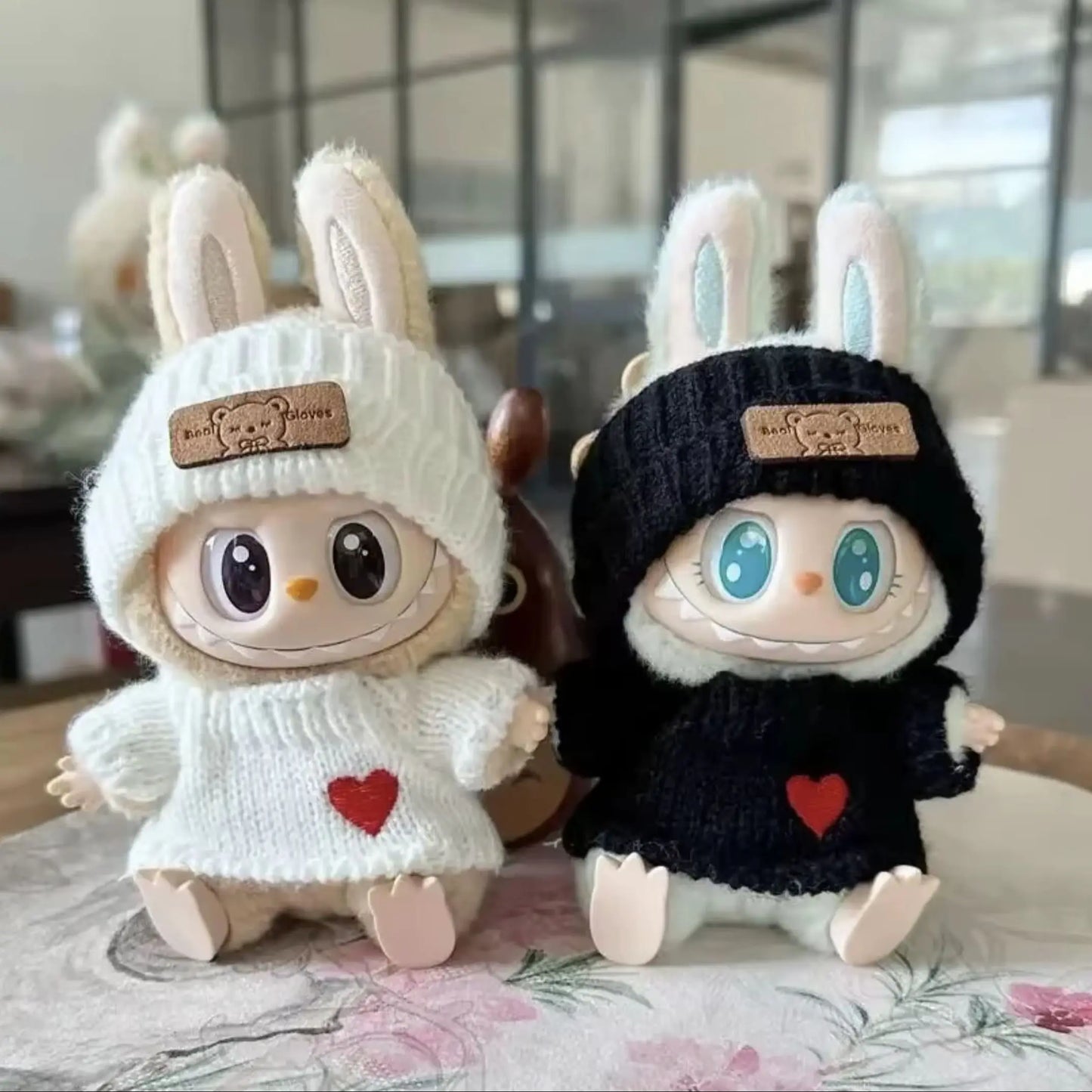Labubu Doll Outfit Set – 17cm Bear Label Hat & Love Sweater, Cute Little Clothes for Decoration
