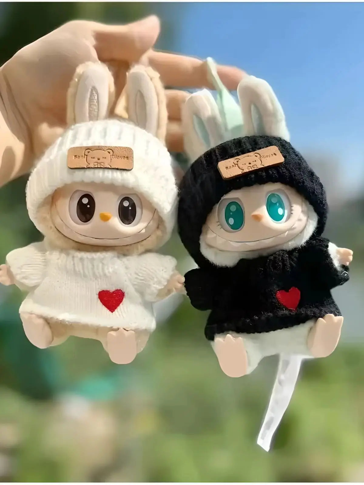 Labubu Doll Outfit Set – 17cm Bear Label Hat & Love Sweater, Cute Little Clothes for Decoration