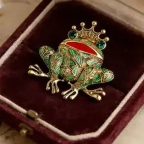 Vintage Black Frog Brooch with Green Eyes - Cute Toad Lapel Pin for Sweaters, Scarves, Coats, and Gifts
