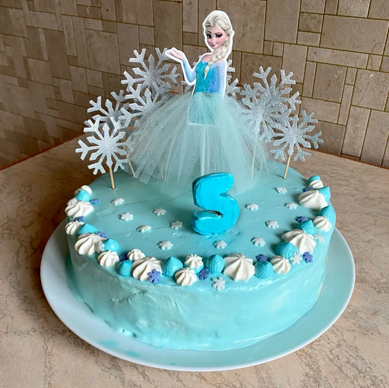 Disney Princess Cake Decoration - Frozen Cake Cupcake Toppers & Cake Flag for Birthday Parties and Baby Showers