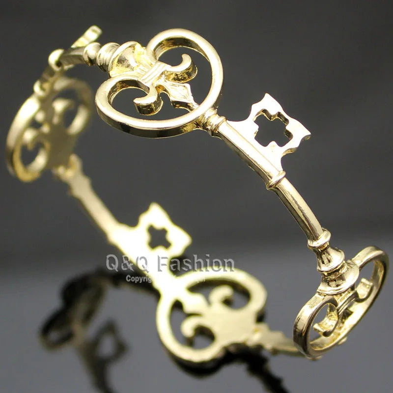 Victorian Skeleton Key Bracelet - Vintage Unisex Punk Cuff Bangle with Gothic Charm Design
