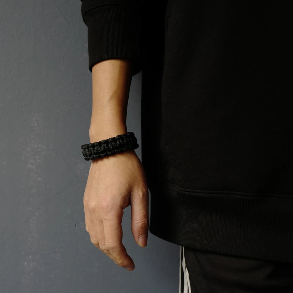 Adjustable Survival 550 Paracord Bracelet - Emergency Parachute Cord, Ideal for Camping, Hiking & Outdoor Adventures