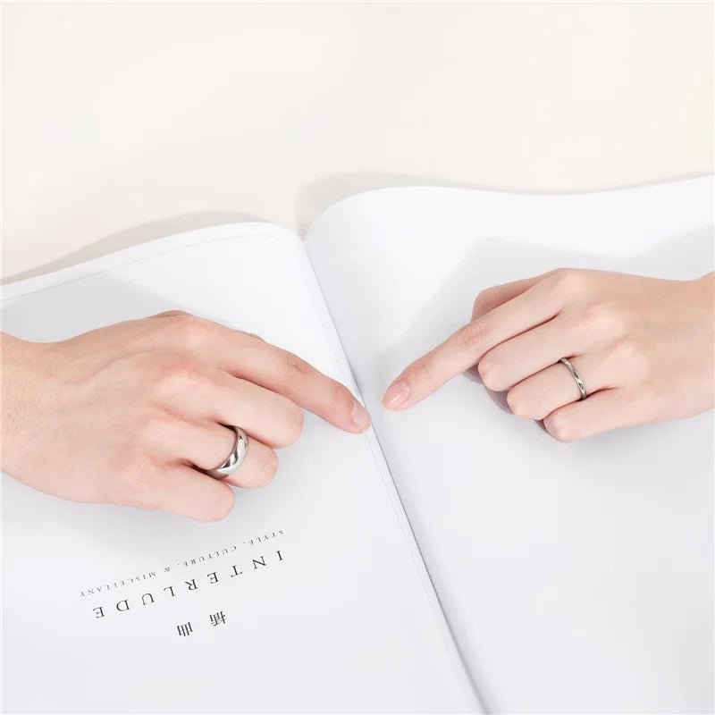 TIGRADE Titanium Wedding Band Rings - 2/4/6/8mm Polished Classic Engagement Rings for Men & Women in Black & Silver