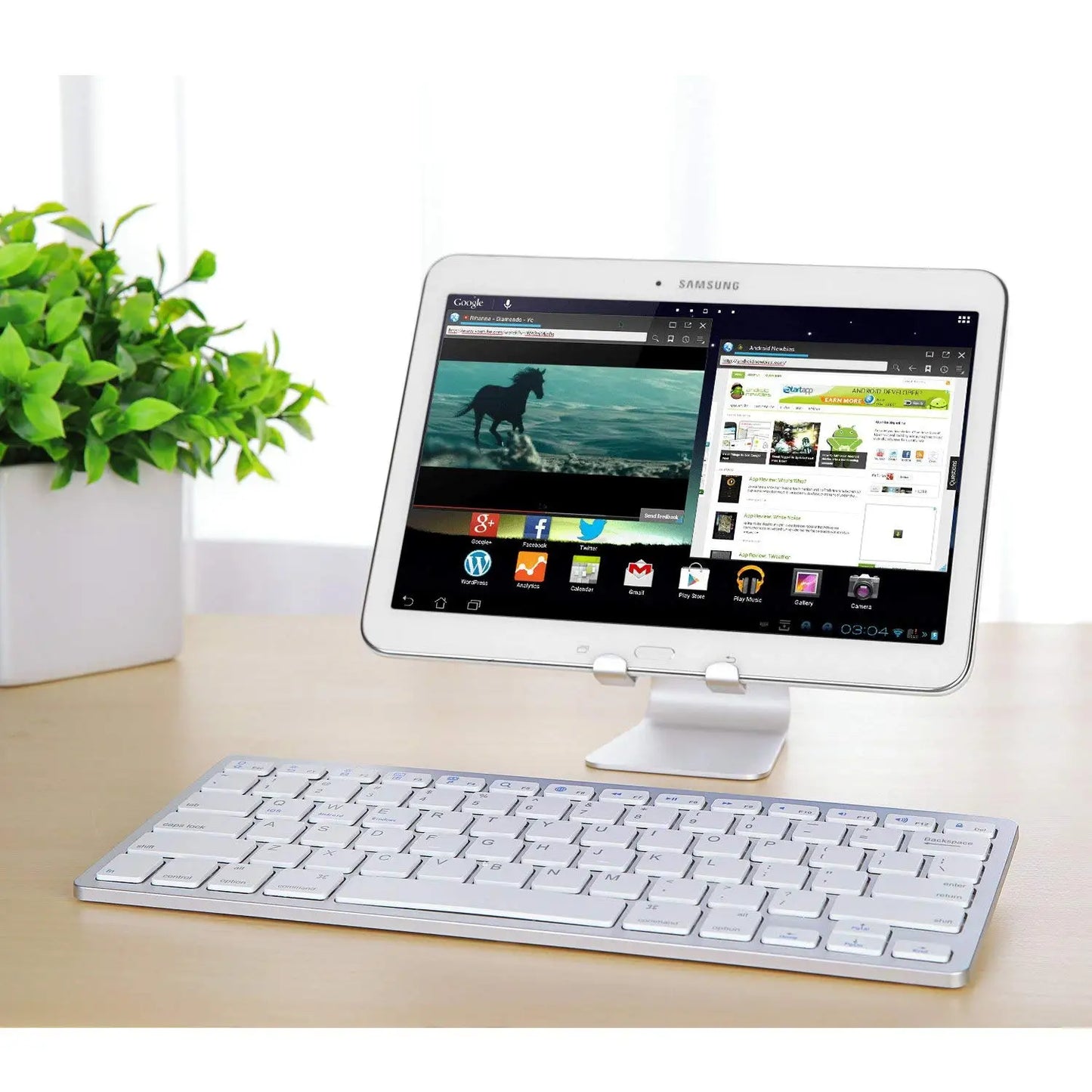 Ultra Slim Universal Wireless Bluetooth Keyboard – Russian, Spanish, French, German, Hebrew & Brazilian Portuguese for iOS, Android & Windows