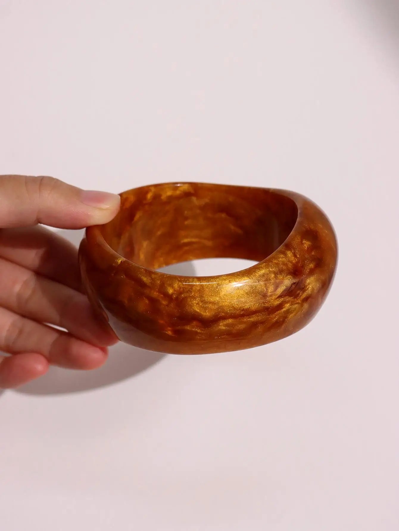 Creative Retro Geometric Chunky Brown Resin Bracelet – Autumn Winter Sweater Bangle for Women 2025
