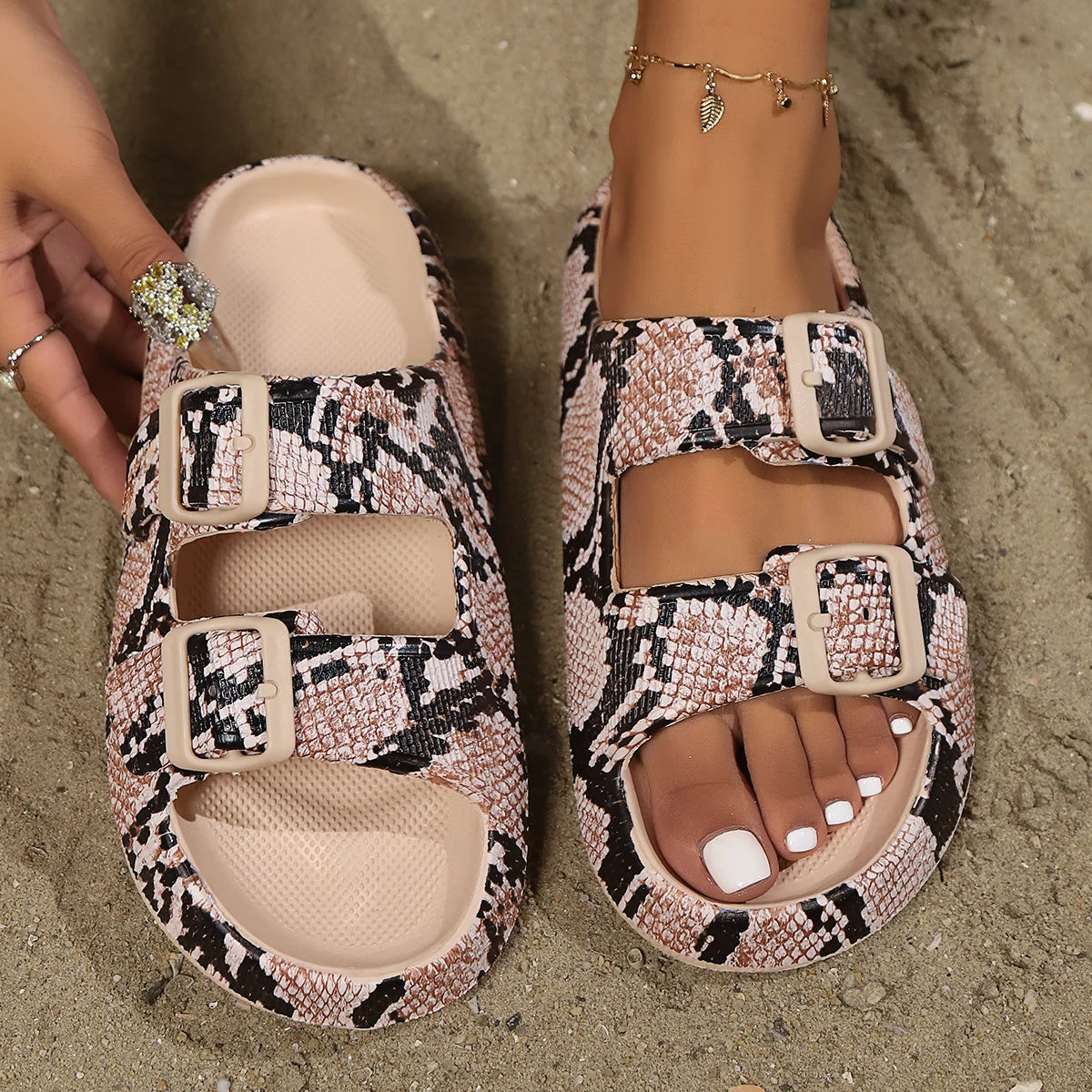 Summer Vacation Women's Slippers – Adjustable Double-Buckle Pillow Platform Sandals for Beach & Travel