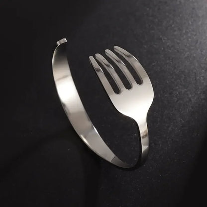 Retro Tibetan Six-Character Mantra Bracelet — Silver Plated Lotus Cuff for Men