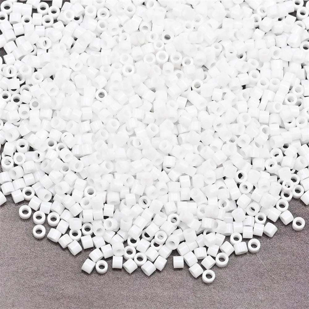 1000Pcs 1.6x1.3mm Japan Glass Seed Beads 11/0 – Cylindrical Loose Beads for DIY Statement Jewelry Making (5g Pack)