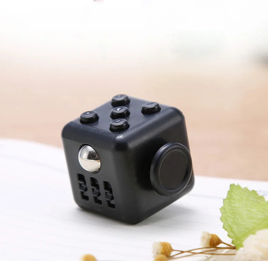 Creative Solid Color Fidget Dice – Handheld Stress Relief Toy for Kids & Adults, Anxiety & Autism Aid