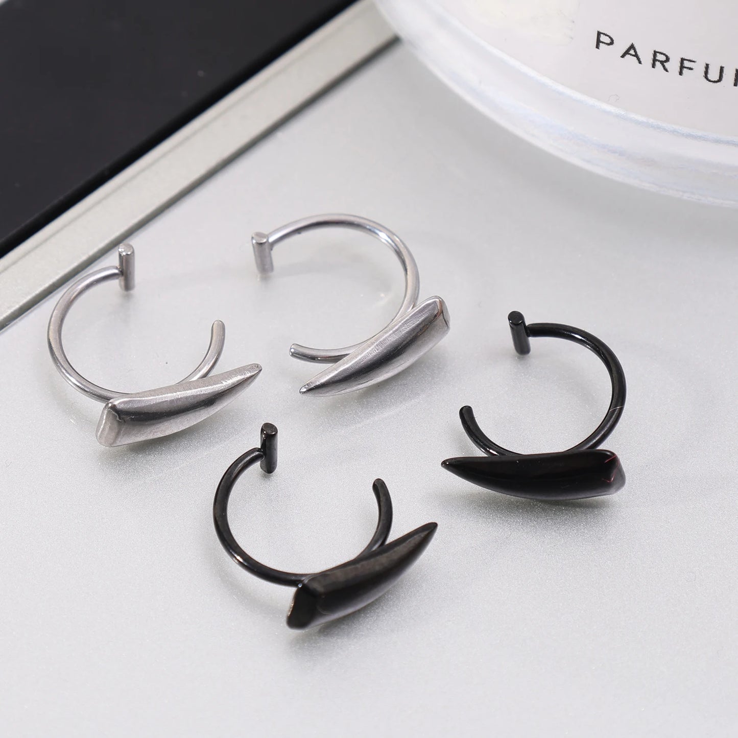 Stainless Steel Sharp Teeth Fake Lip Ring – Personalized Punk Gothic Body Jewelry for Women