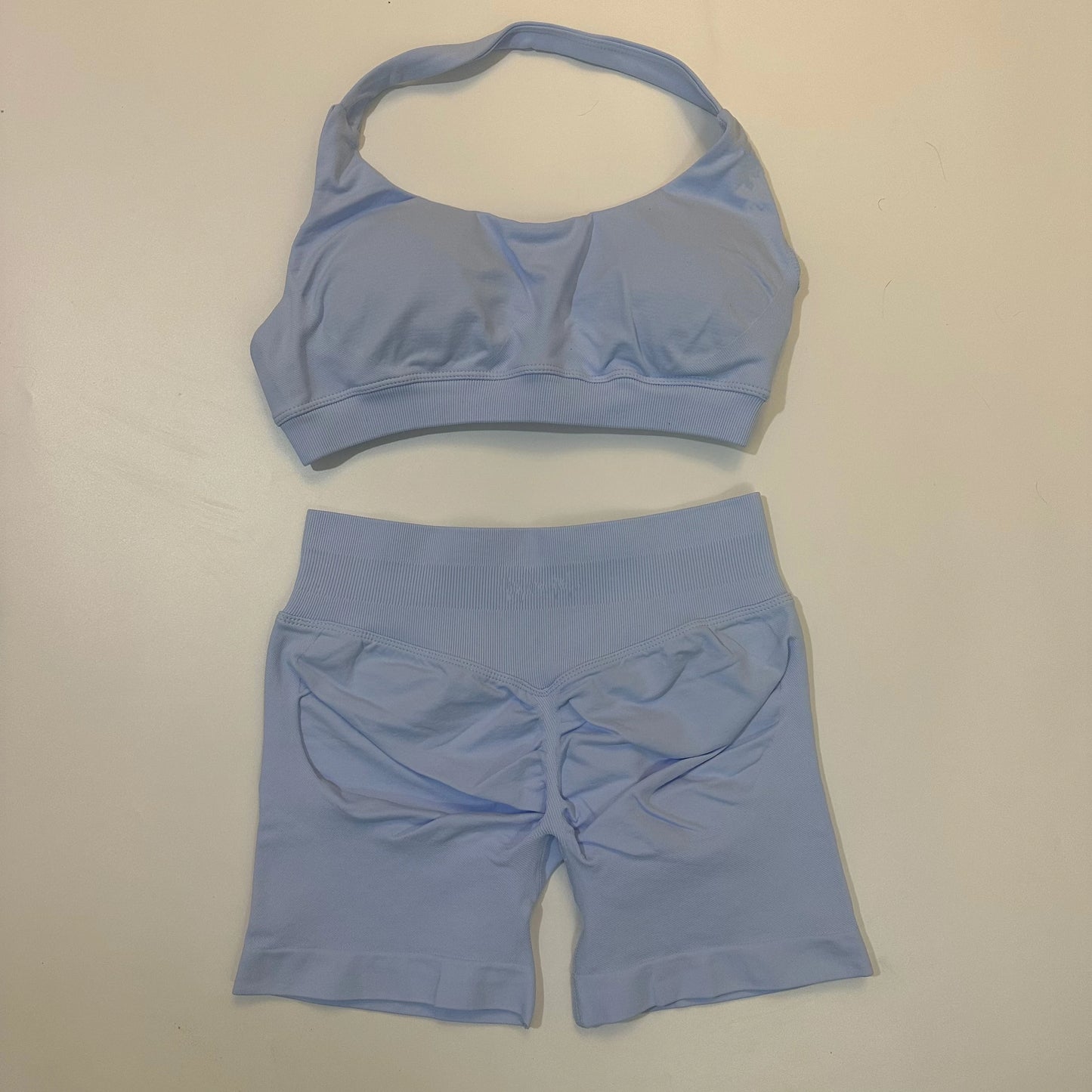2PCS Seamless Yoga Workout Set – Scrunch Shorts & Halter Sports Bra Gym Fitness Outfit