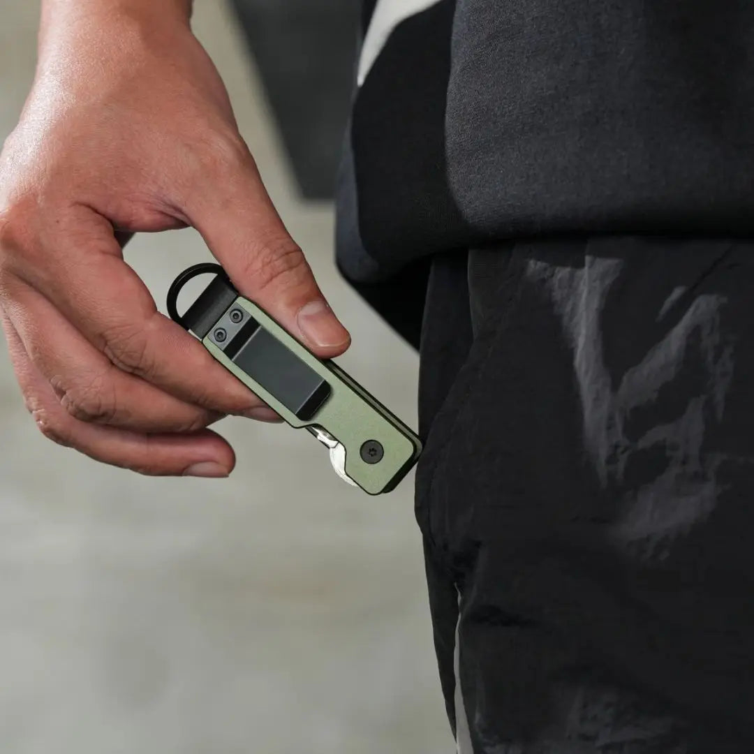 Minimalist Aluminum Key Organizer for Men & Women – Compact Alloy Key Holder & Keychain Gift