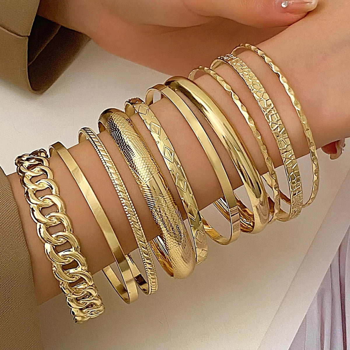 10-Piece Bohemian Retro Wide-Face Gold & Silver Bracelet Set for Weddings and Banquets