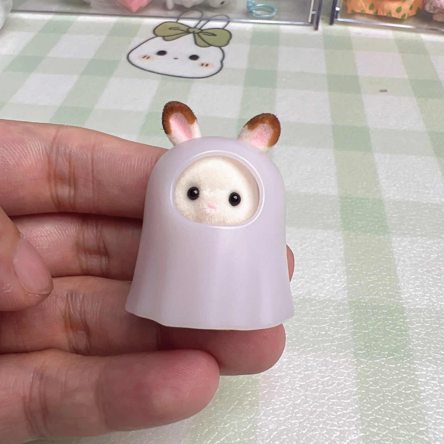 Sylvanian Families Blind Keychain Accessories – Original Mini Figures & Kids’ Toy Kitchen Set