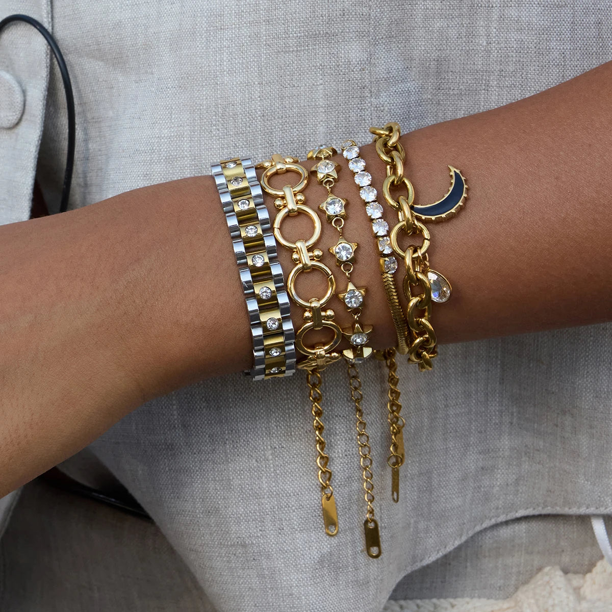 Minimalist 18K Gold Plated Water Drop Pendant Bracelet – Stainless Steel Rhinestone Black Oil Drop Moon Design Jewelry for Women