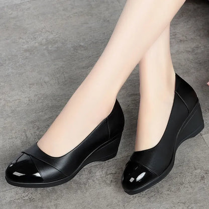 Women’s Lightweight Wedge Heel Shoes – Spring & Autumn Casual Black Leather Pumps for Home & Outdoor Comfort