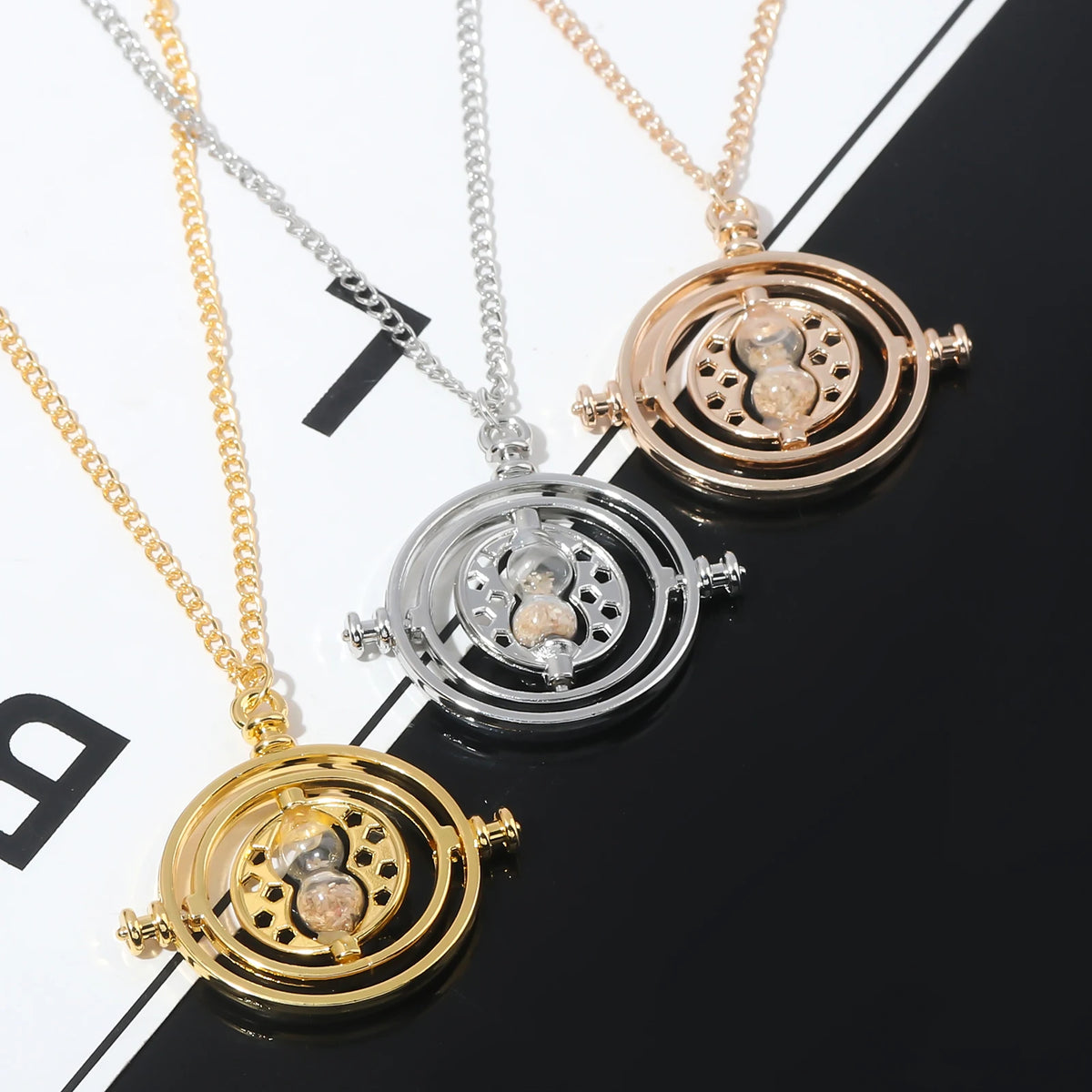 Classic Harry Potter Time-Turner Necklace - 360° Rotatable Hourglass Cosplay Pendant & Wizard Fan Gift