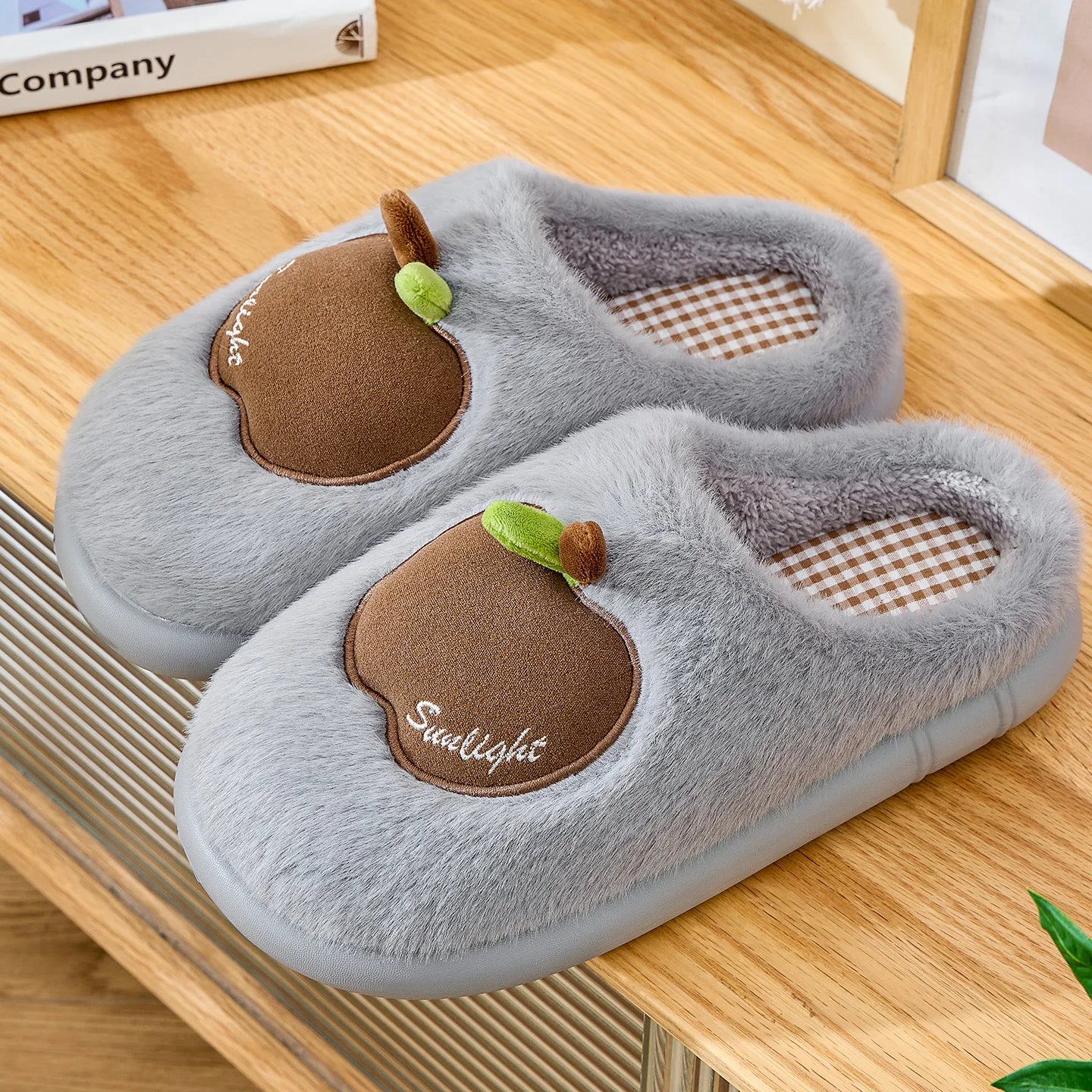 TZLDN Cartoon Plush Slippers – 3D Apple Faux Fur Indoor Slippers for Couples, Warm Winter Cotton Shoes for Women & Men