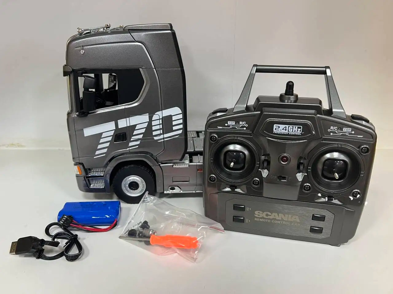 Huina 770S Remote Control Engineering Car — Genuine Alloy Trailer Head Model, 4WD Toy for Kids, Ratio 501D