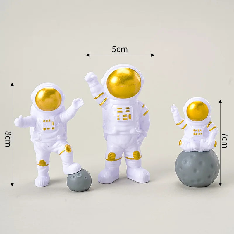 4-Piece Astronaut Figurine Set – Spaceman Statue Sculpture Educational Toy & Desktop Home Decoration Gift for Kids