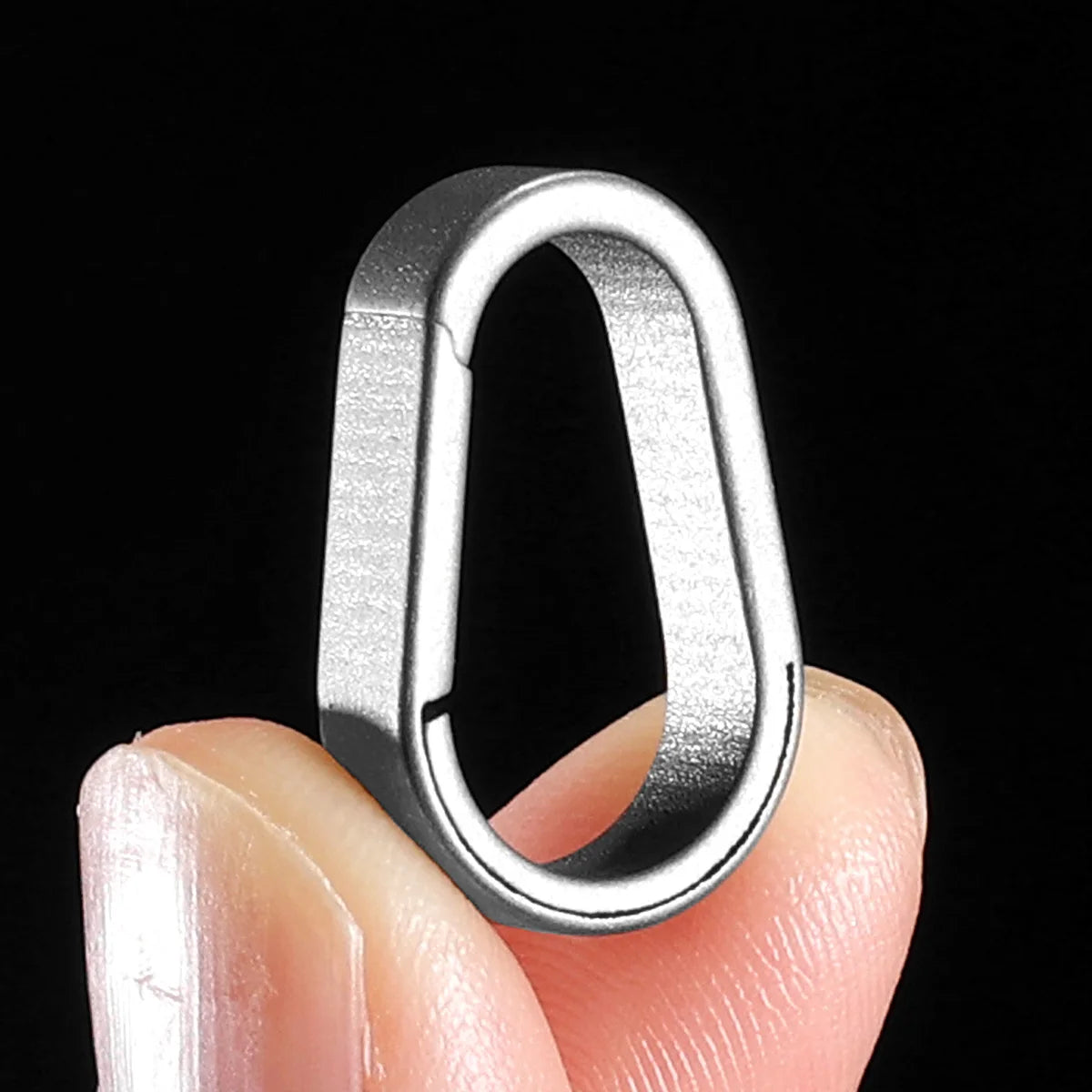 Luxury Titanium Key Ring Quickdraw — Lightweight EDC Carabiner Keychain for Men & Women