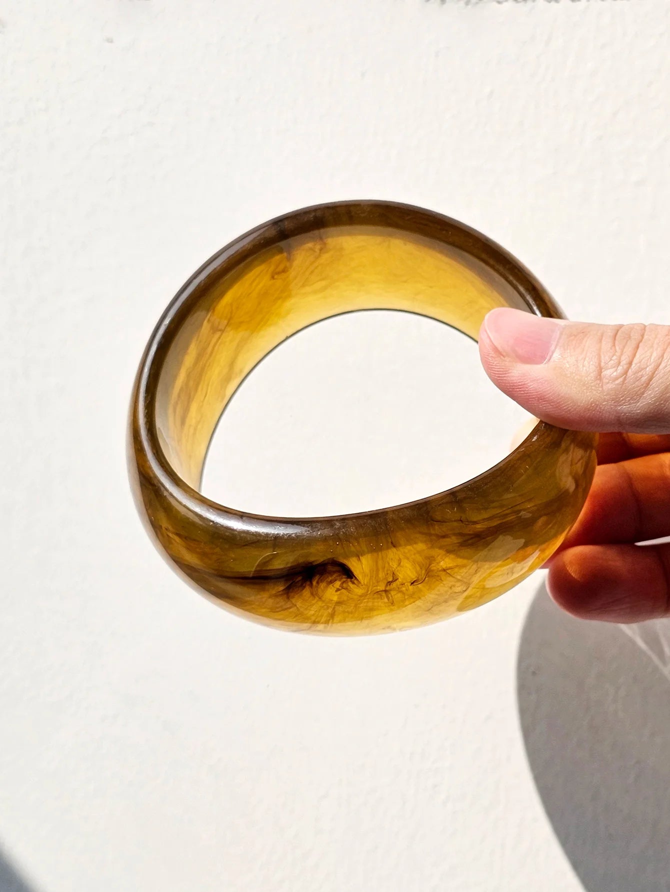 Creative Retro Geometric Chunky Brown Resin Bracelet – Autumn Winter Sweater Bangle for Women 2025