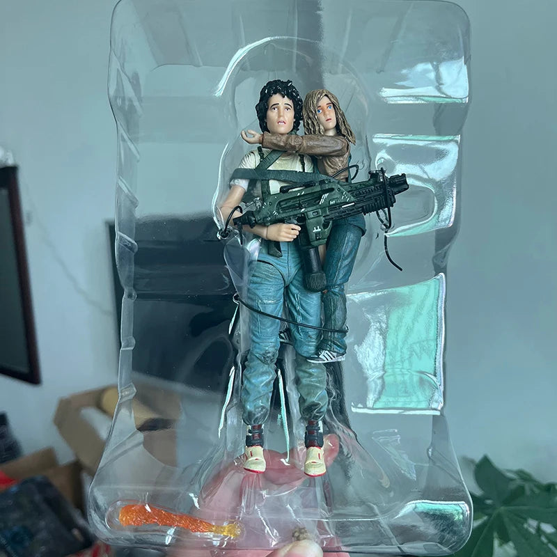 NECA Alien 2 LT Ellen Ripley & Newt Figure – Giger Xenomorph Facehugger Collectible Action Model Toy, Perfect Gift