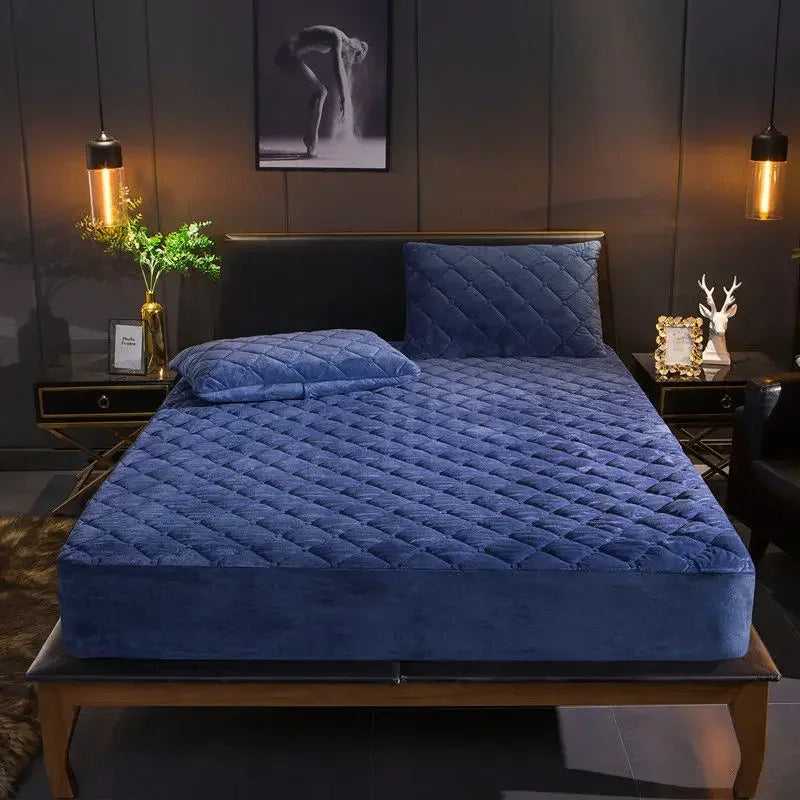 Plush Quilted Mattress Cover - Thick Warm Crystal Velvet Fitted Bed Sheet for Queen & King Beds, Pillowcase Not Included