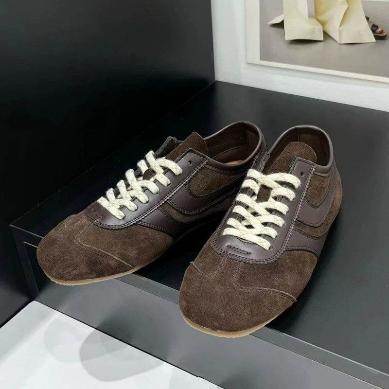 German 2025 Women’s Leather Sneakers — Retro Lace-Up Flat Training Shoes, Large Size Forrest Gump Style