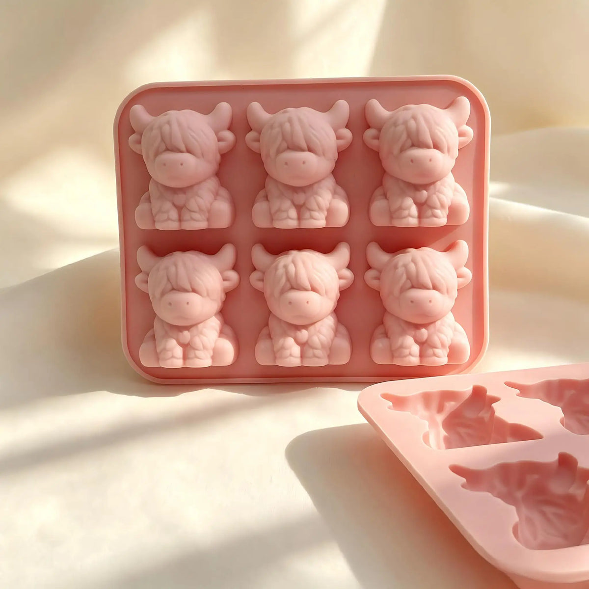Highland Cow Silicone Ice Cube Mold - Cute 3D Reusable Tray for Cocktails, Whiskey & Drinks