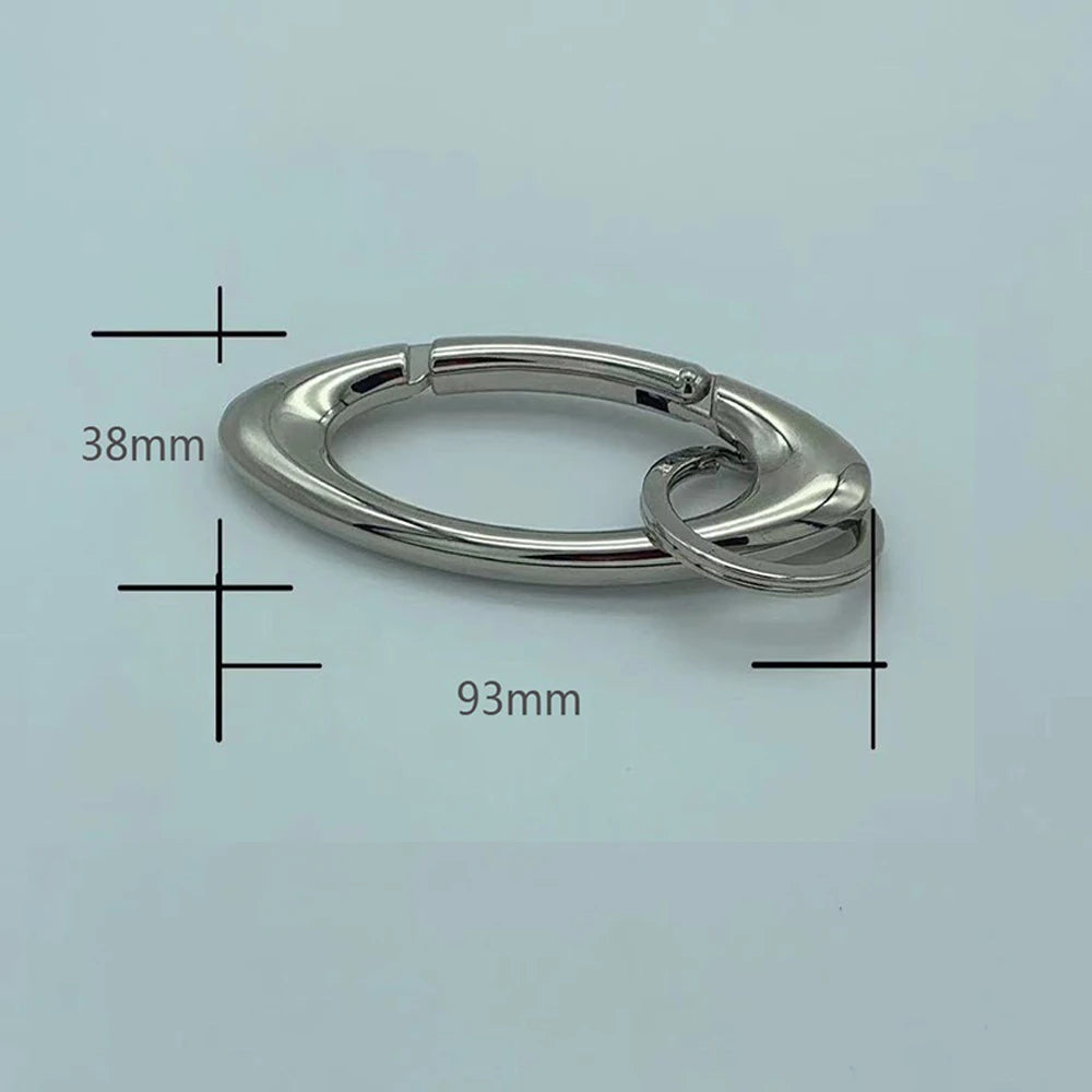 Twisted Metal Carabiner Keychain – Multifunctional Gothic Key Ring for Backpack & Waist Hanging Decor
