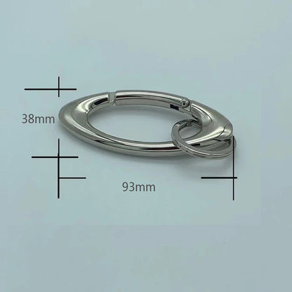 Twisted Metal Carabiner Keychain – Multifunctional Gothic Key Ring for Backpack & Waist Hanging Decor